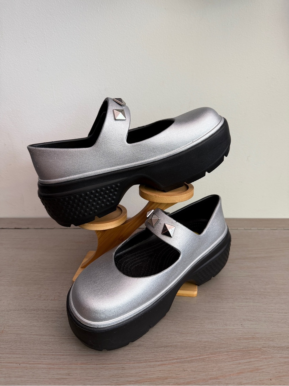 New Crocs Stomp Metallic Mary Jane 210437-040 Silver Black Platforms Size 9